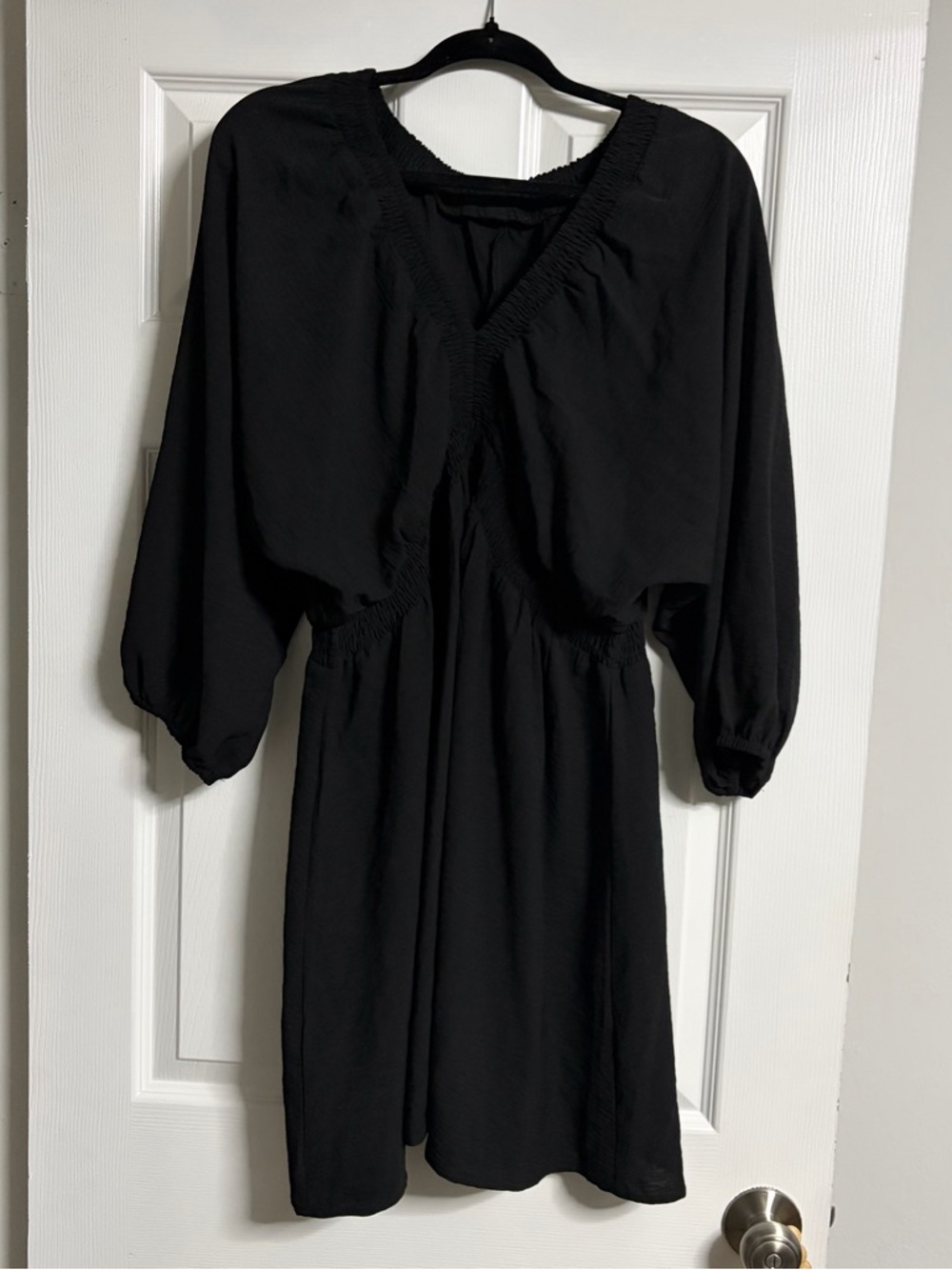 Elegant Black Mini Dress with V-Neck and Elastic Waist